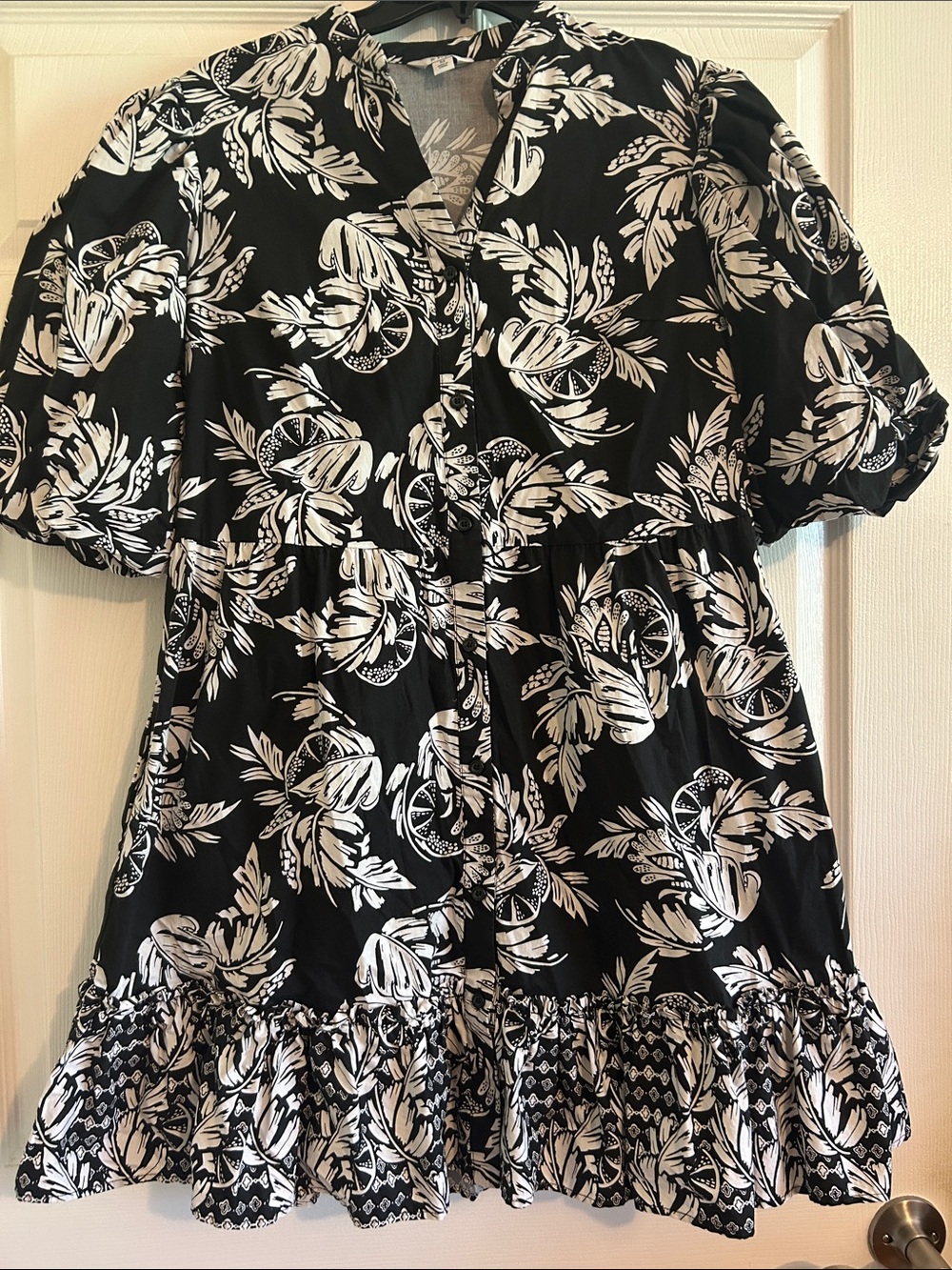 Black and White Floral Button-Front  Dress